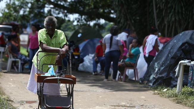 En Puerto Nuevo, los afectados esperaban la realización de un censo para recibir ayuda.