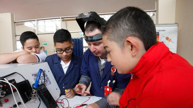 Clases de robótica para los estudiantes de los grados sexto a noveno hacen parte de las actividades de la institución educativa.