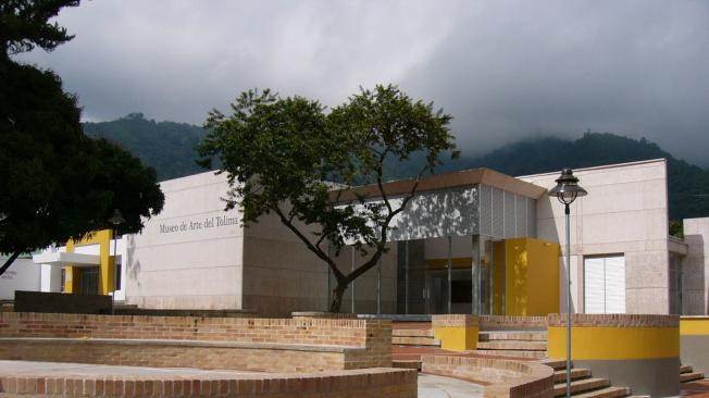 El Museo de Arte del Tolima cuenta con siete salas de exposiciones en las que se exhiben colecciones de pintores y obras itinerantes de diferentes artistas regionales, nacionales y extranjeros.