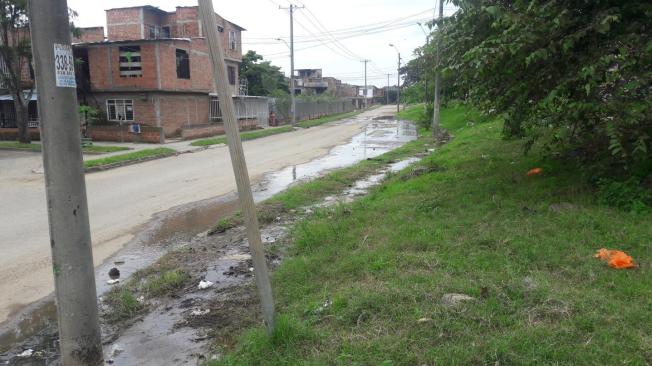 Las calles ya se pueden ver con el agua del río Cauca