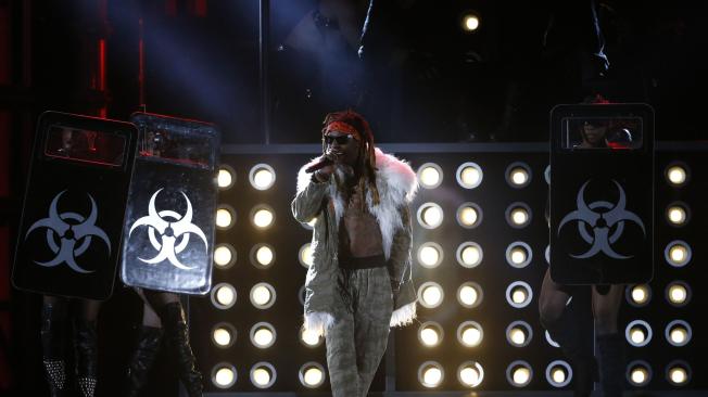 El rapero Lil Wayne fue uno de los primeros artistas en escena y dejó claro por qué es uno de los mejores exponentes de su género.