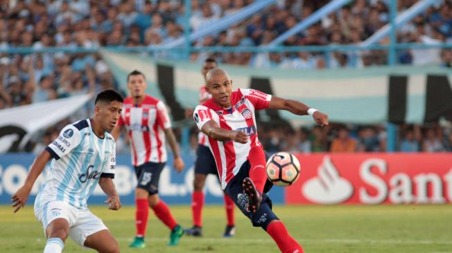 Junior perdió en el partido de ida con Tucumán 3-1.