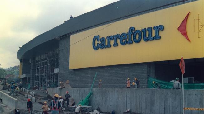 Aunque no ha desparecido a nivel mundial, en el 2013, por la venta a la chilena Cencosud (Jumbo), la francesa Carrefour bajó sus avisos en Colombia. La cadena francesa de supermercados dejó Colombia luego de hacer presencia durante 15 años.
