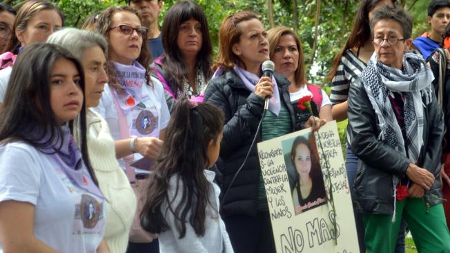 Jineth Bedoya acompañó la manifestación de mujeres que pedía justicia por las víctimas de abusos sexuales.