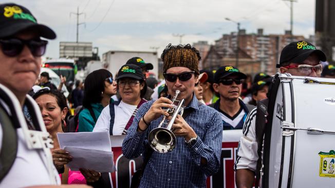 Desde diferentes partes del país llegaron a Bogotá miles docentes del magisterio este martes. Llevan 27 días de paro.