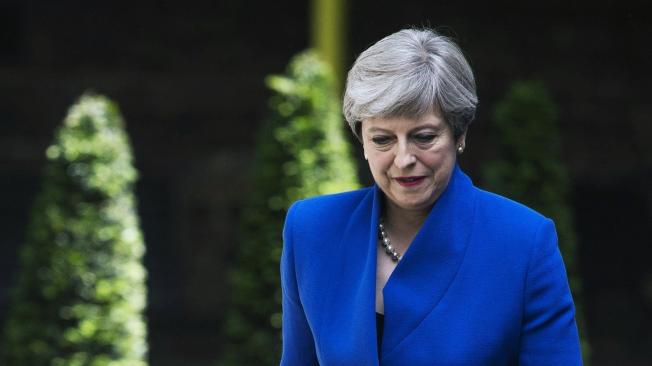 La primera ministra británica, Theresa May, encontró todo tipo de resistencia por la invitación que le extendió a Trump. Hoy se encuentra en una posición más difícil pues perdió la mayoría del Parlamento.