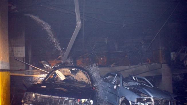 El atentado al club El Nogal ocurrió el 7 febrero de 2003, cuando las Farc explotaron un carro bomba en el estacionamiento del lugar con más de 200 kilogramos de explosivo C-4 y amonio. La explosión cobró la vida de 36 personas y dejó 200 más heridas.