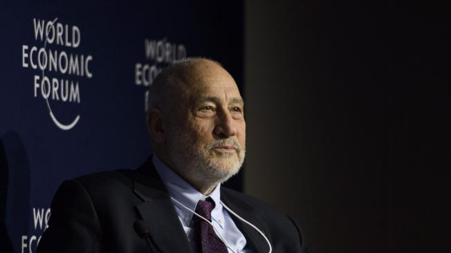 Joseph Stiglitz, premio nobel de economía en el 2001.