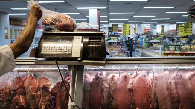 Estados Unidos dijo que por temas sanitarios suspendía las importaciones de carne de Brasil.