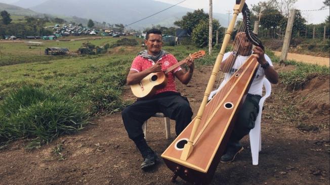 Grupo musical de música llanera en la zona veredal Buenavista, en Mesetas, Meta.
