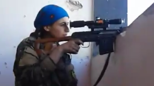 En Raqa, las fuerzas kurdas combaten contra el Estado Islámico desde comienzos de junio.