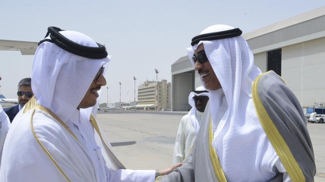 El ministro de Exteriores de Catar, Mohamed bin Al Zani entregó a su homólogo de Kuwait, el jeque Sabah al Ahmad, su respuesta a las exigencias de Arabia Saudí, Emiratos, Egipto y Baréin.