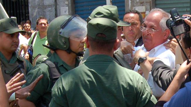 Antonio Ledezma, exalcalde de Caracas, quien fue capturado en su oficina y sacado a empujones de la alcaldía.