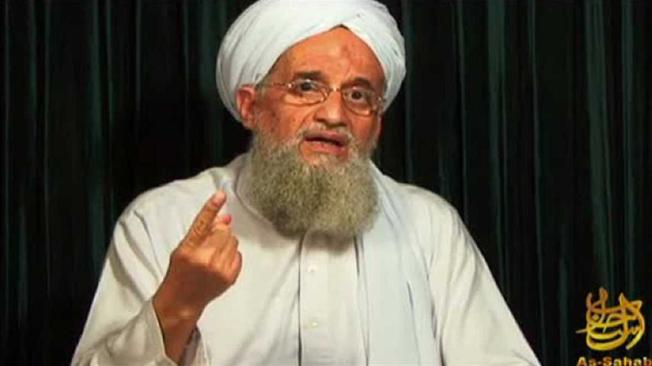 Ayman al-Zawahiri
Es un egipcio de 66 años, reconocido por ser el líder supremo del grupo yihadista Al Qaeda. Fue la mano derecha de Bin Laden y es buscado por el FBI por sus nexos con algunos atentados perpetrados en Estados Unidos. Actualmente es acusado de terrorismo, conspiración, secuestro y homicidio.