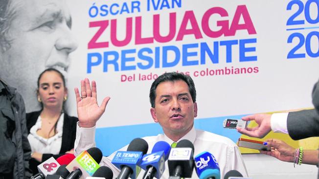 Luis Alfonso Hoyos Aristizabal en rueda de prensa en la sede de campaña del candidato presidencial Oscar Iván Zuluaga.