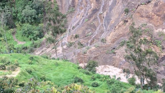 Pese a que la tierra está represada sobre el río Blanco, no hay afectación para el abastecimiento de agua en La Calera y en Choachí.