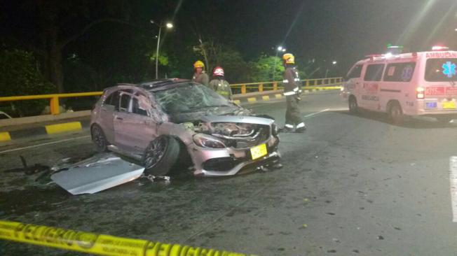 Un Mercedes Benz resultó accidentado el 7 de marzo en el túnel de avenida Colombia en Cali.