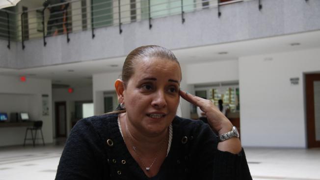 A Luz Stella Forero, que sobrevivió "de milagro" -dice- a las 26 puñaladas que le dio su esposo, le preocupa cuántos agresores como el suyo pueden quedar libres porque sus casos tardan más de un año en resolverse.