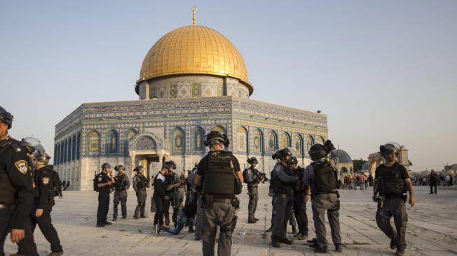 Israel había decretado la instalación de polémicas medidas de seguridad, incluidos detectores de metal, que provocaron el boicot de los fieles musulmanes.