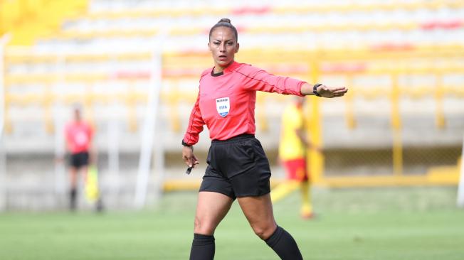 Yeimy Lucero Martínez encabezó la primera terna femenina que dirigió en el fútbol masculino de Dimayor.