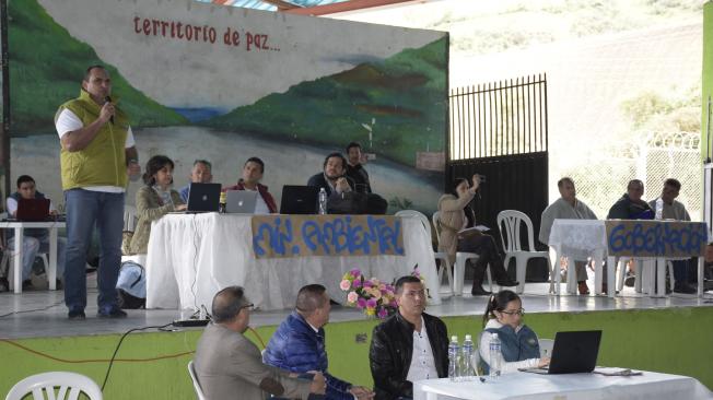 El director de Corponor, Gregorio Angarita, ha promovido espacios de diálogo en torno a la disputa entre comunidades y Gobierno Nacional por la delimitación del páramo Almorzadero.