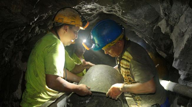 Según la Mesa Minera del nordeste, en Remedios y Segovia funcionan más de 60 pequeñas minas, en las que trabajan unas 12.000 personas,