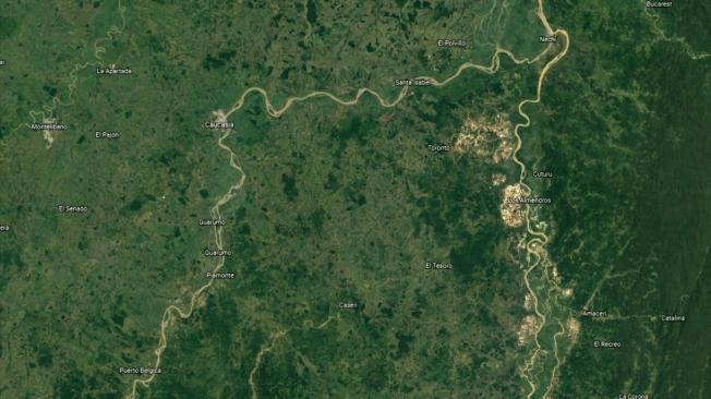 Imagen satelital que muestra algunos municipios de Bajo Cauca. A la derecha, el río Nechí, a la izquierda el río Cauca.