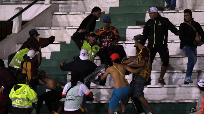 En la tribuna sur del estadio Palogrande se presentó una pelea entre disidentes de la barra Holocausto Norte, del Once Caldas, y fanáticos del Tolima.