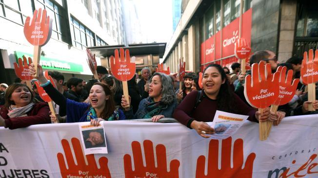 Activistas pro-aborto se manifestaron los últimos días, al igual que manifestantes en contra, en Santiago de Chile.