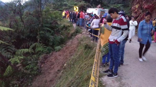 Un largo tramo de los 97 kilómetros de la vía La Soberanía, que recorren esta región del país, se encuentran sin pavimentar, lo que habría provocado el accidente