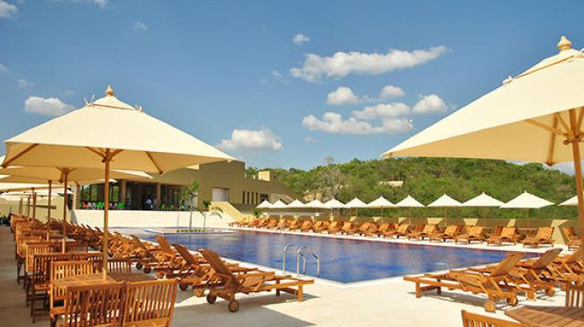 El hotel Waya Guajira inaugurado en diciembre de 2013. Su construcción y decoración está inspirada en los paisajes de la cultura de La Guajira