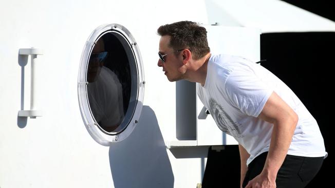 Elon Musk, CEO de SpaceX y cofundador de Tesla, asistió a la final de la competencia Hyperloop Pod Competition II, en Hawthorne, California.