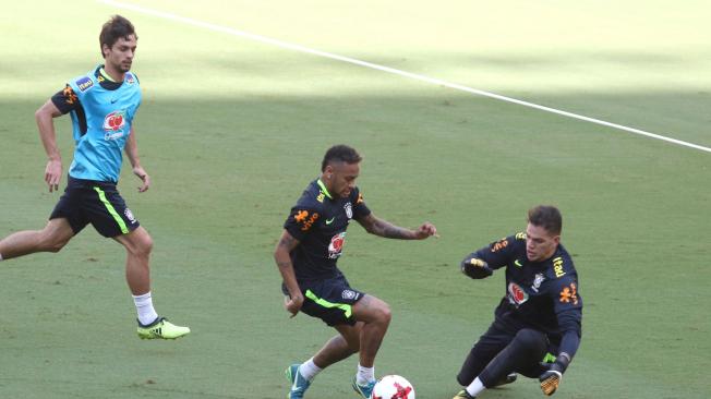 Neymar, durante el entrenamiento de Brasil.