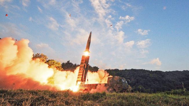 Corea del Sur ensayó el lanzamiento de diferentes misiles en respuesta a Corea del norte. Días después de que Pyongyang lanzara su último misil balístico, Seúl ha decidido hacer lo mismo, con el fin de exhibir su fuerza y grandeza.