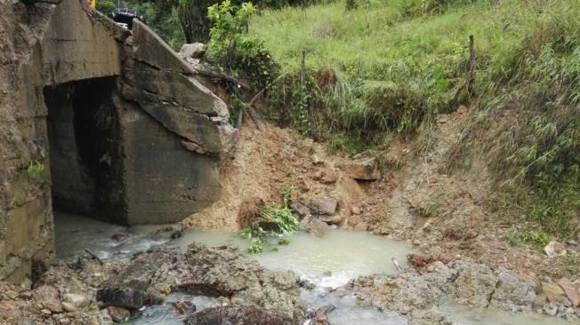 En julio, unos de los atentados terroristas contra el oleoducto Caño Limón Coveñas dejó un cráter de 4 metros cuadrados en el municipio de Toledo (Norte de Santander).