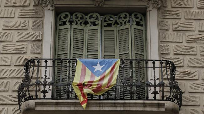 Las autoridades de Cataluña deberán responder a la decisión del Tribunal Constitucional de España que suspendió la ley del Parlamento de Cataluña.