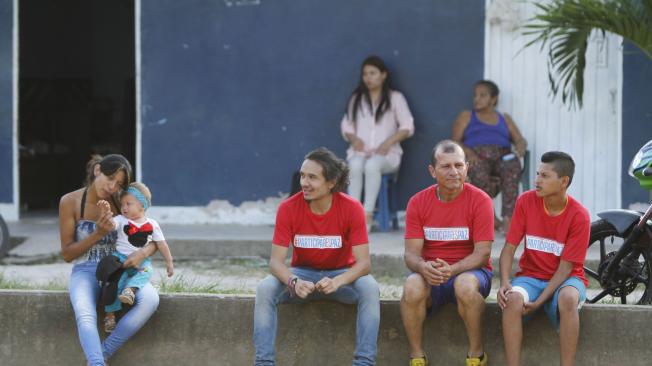 Aunque había un equipo vestido de rojo y otro blanco enfrentados por el balón, para ellos el objetivo es uno solo: vencer al conflicto que tanto ha fragmentado a Colombia.