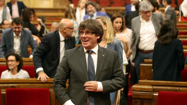 El Gobierno independentista catalán, encabezado por su presidente, Carles Puigdemont, firmó el miércoles el decreto de convocatoria de un referéndum de autodeterminación en esta región española para el 1 de octubre.