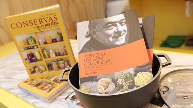 Los libros Pos sou um bom cozinheiro, de la autoría de Daniela Narciso y ‘Conservas do meu Brasil: compotas, geleias e antepastos’, de la chef Gil Gondim, se pueden conseguir en la Librería Brasil de la Fiesta del Libro.