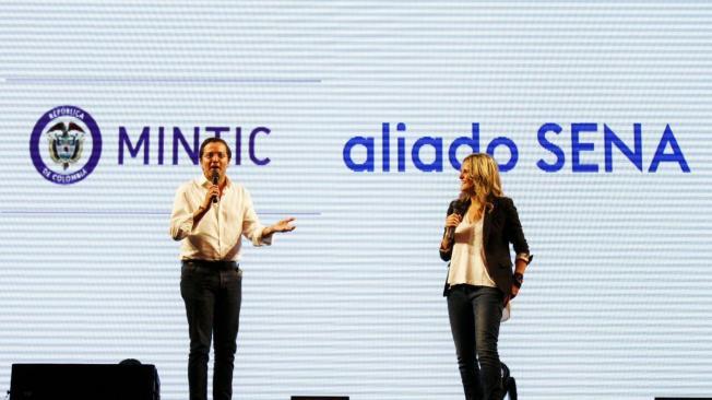 David Luna y Andrea Nieto, directora del Sena, en el lanzamiento de Colombia 4.0.