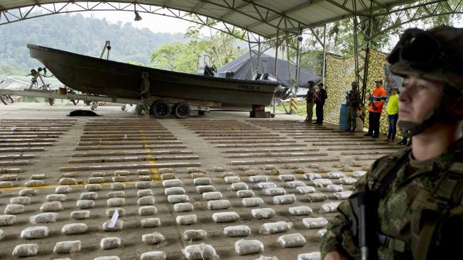 Aunque el de Colombia es visto como un caso de éxito en la lucha contra el narcotráfico, hoy el país exporta tanta cocaína como en la época dorada de Pablo Escobar