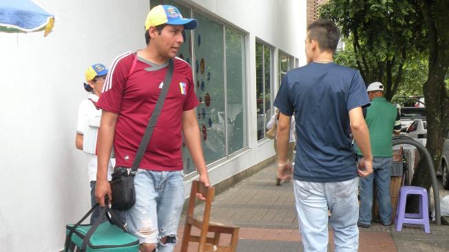 El drama de los venezolanos sin trabajo formal en Villavicencio ha traído cuestionamientos porque ciudadanos señalan que les  quitando plazas de trabajo a los llaneros.