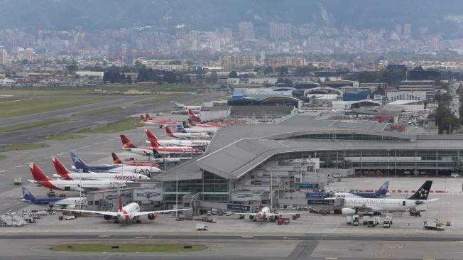 Avianca ha operado en los primeros 20 días del paro 4.822 vuelos, con los que ha transportado a 560.000 viajeros a varios destinos en Colombia, América y Europa.