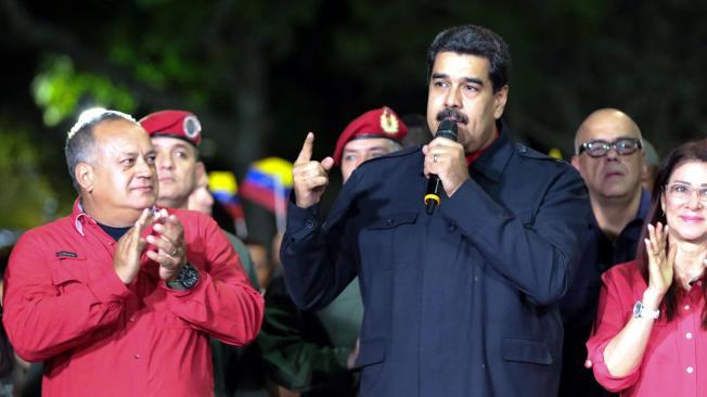 El júbilo del presidente Nicolás Maduro y la plana mayor del chavismo al celebrar la victoria a pesar de las denuncias de fraude.