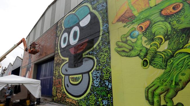 Murales y graffitis fueron pintados en 18 paredes de la fábrica de Postobón. 21 artistas participaron en la jornada, durante cinco días. Así lucen hoy.