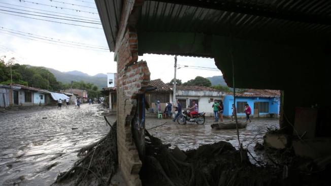 La oficina de Gestión de Riesgos y Desastres de la Gobernación del Cauca señaló que la avalancha ingresó a una zona del casco urbano en Corinto.