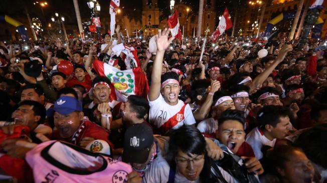 Perú celebra tras partido contra Nueva Zelanda