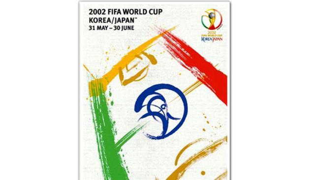 Corea-Japón 2002: se mantienen las pinceladas para crear un campo de juego y un círculo central que recrea el logo con la Copa del Mundo. Para ser el primer mundial compartido tuvo poca creatividad.