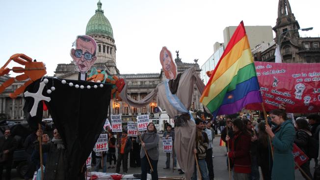 En Buenos Aires los argentinos marcharon en defensa de los derechos de la comunidad LGBT.