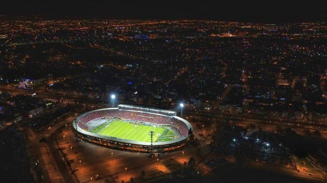 Vista aérea del estadio Nemesio Camacho, El Campín, durante la final del fútbol colombiano entre Santa Fe y Millonarios.